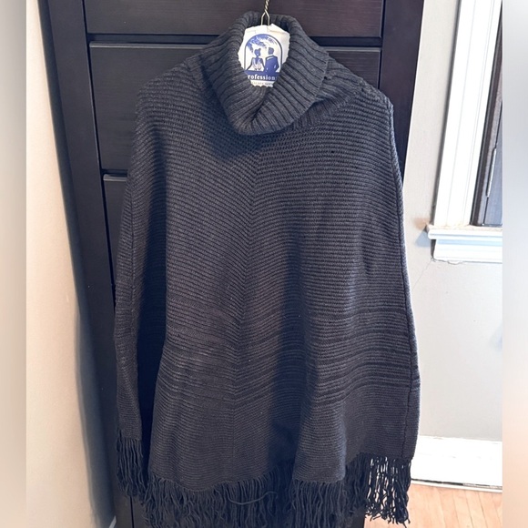 πCozy Banana Republic Black Grey Merino Ribbed Turtleneck Fringe Poncho Sweater - Picture 14 of 15